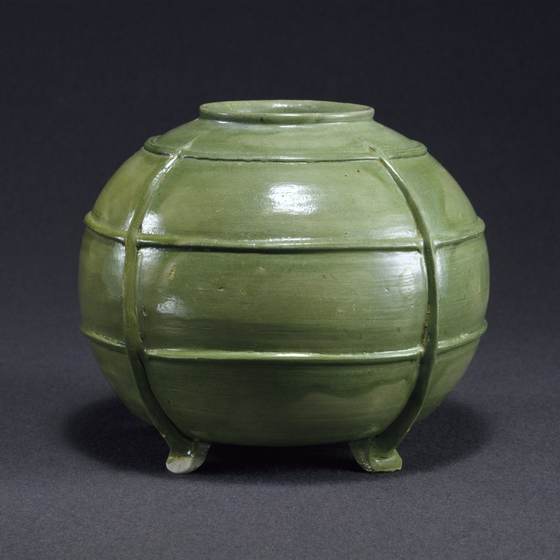 緑釉四足壺